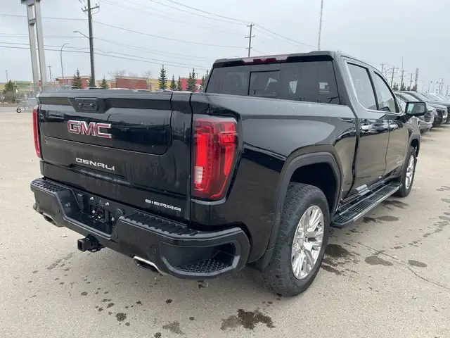 2022 GMC Sierra 1500 Denali in Cars & Trucks in Edmonton - Image 10