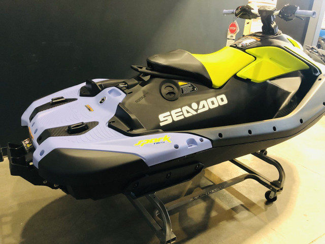 2024 Sea-Doo Spark Trixx for 1 vapor-blue/neon-yellow in Personal Watercraft in Ottawa - Image 4