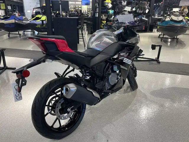 2025 CFMOTO 300SS in Street, Cruisers & Choppers in Calgary - Image 9