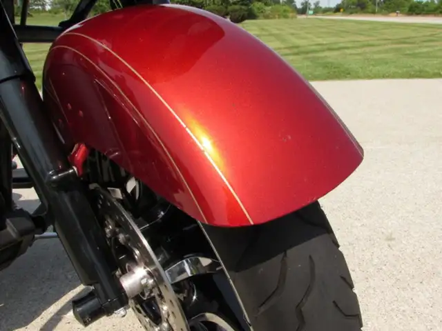 2013 Harley-Davidson FLTRX Road Glide Custom in Sport Touring in Leamington - Image 11