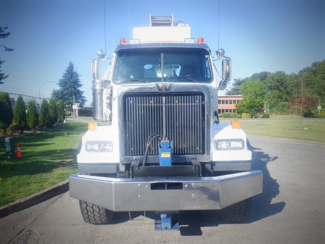 2015 western-star W4800TS Flat Deck Crane Truck Air Brakes Diese in Heavy Trucks in Richmond - Image 3