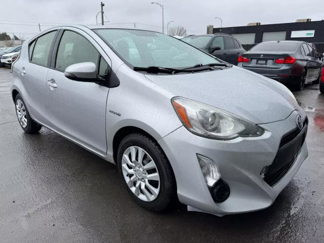 2015 TOYOTA Prius c Two in Cars & Trucks in Laval / North Shore - Image 2