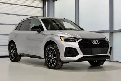 2023 Audi Q5 Progressiv / S-Line Black Package / Carplay Certifi