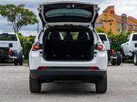 The 2025 Jeep Compass Altitude is a versatile and feature-rich Sport Utility Vehicle designed to mee... (image 6)