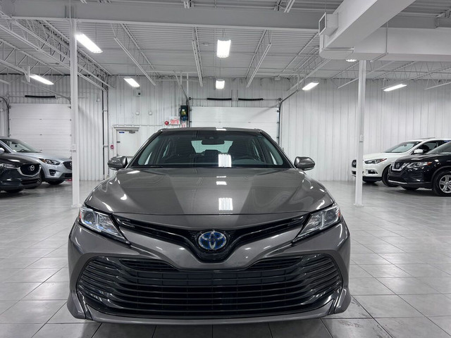  2018 Toyota Camry Hybrid E+ HYBRID+ CARPLAY+ MAGS+ S.CHAUFFANTS in Cars & Trucks in Laval / North Shore - Image 2