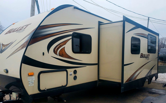 23-1633 R BULLET 27pi 2015 23-1633 in Travel Trailers & Campers in Laval / North Shore - Image 3
