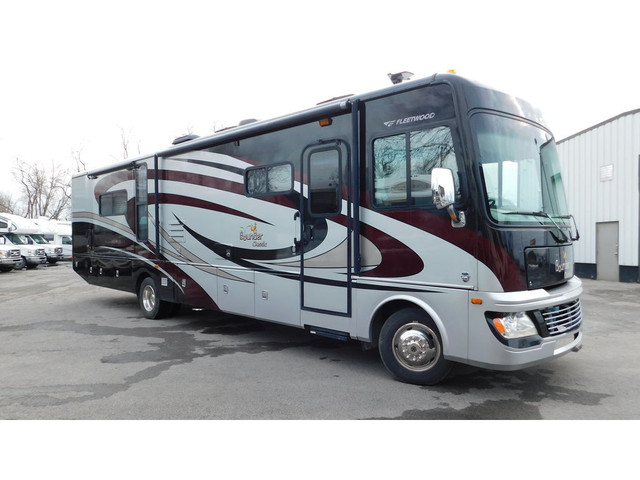  2013 Fleetwood Bounder Classic 36R in RVs & Motorhomes in Hamilton - Image 2