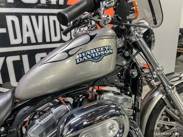 2009 Harley-Davidson XL883L SUPERLOW in Street, Cruisers & Choppers in Calgary - Image 10