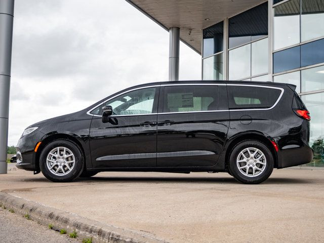 2025 Chrysler Pacifica Select in Cars & Trucks in Barrie - Image 4