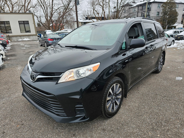 2018 Toyota Sienna AWD LE in Cars & Trucks in Laval / North Shore
