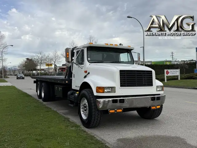 2000 International 4900 25 Foot Roll-Off Flatdeck Spicer 10 Spee in Heavy Trucks in Delta/Surrey/Langley - Image 3