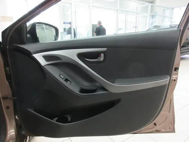 HYUNDAI ELANTRA 2015 SPORT AUTOMATIQUE **77 300 KM **1 PROPRIO** in Cars & Trucks in Lévis - Image 15