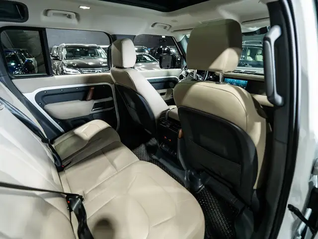 2023 Land Rover Defender 110 SE/PANO/360 CAM/MERIDIAN/CARPLAY/CL in Cars & Trucks in Mississauga / Peel Region - Image 25