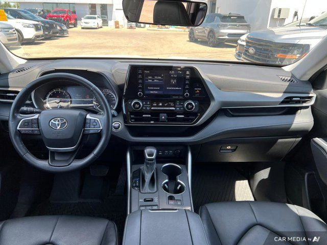 2022 Toyota Highlander XLE AWD | Leather Seats | Heated Seats in Cars & Trucks in Strathcona County - Image 4