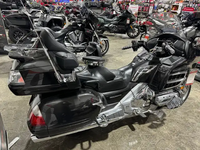 GL1800AL Gold Wing in Street, Cruisers & Choppers in Edmonton - Image 4