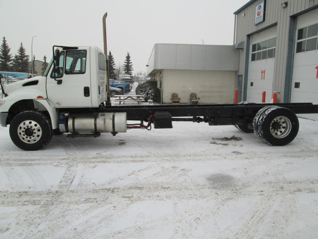 2017 International 4300 Cab & Chassis in Heavy Trucks in Red Deer - Image 4