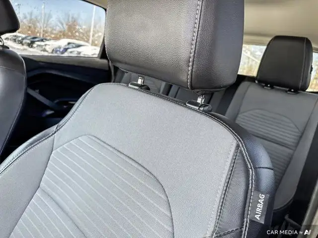 2017 Ford Escape SE in Cars & Trucks in Ottawa - Image 27