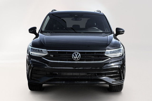 2022 Volkswagen Tiguan Comfortline R-Line Black Edition Toit pan in Cars & Trucks in Longueuil / South Shore - Image 2