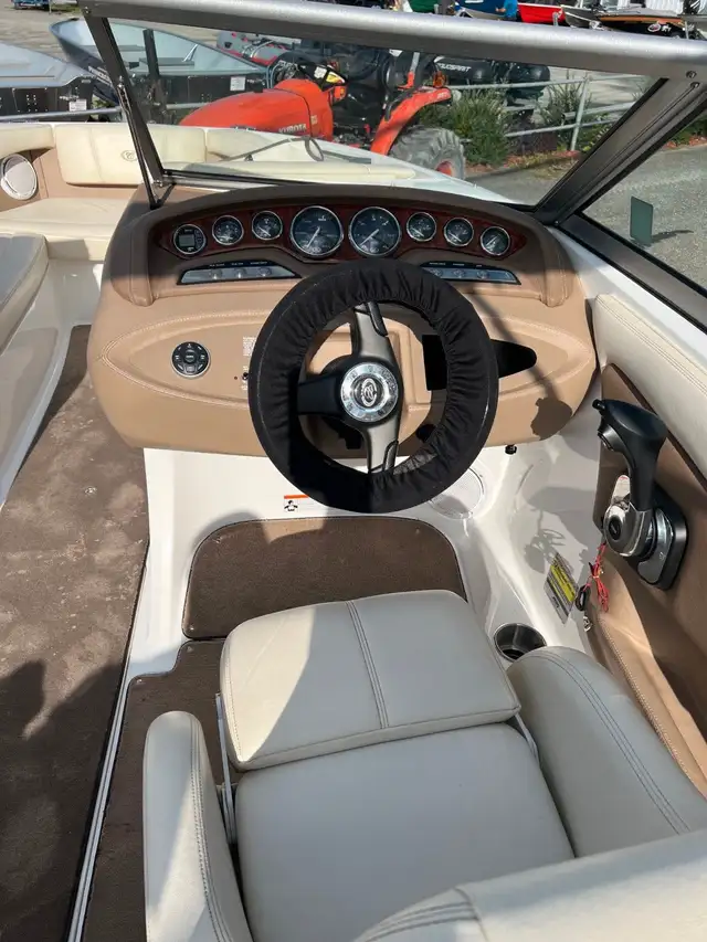 2010 COBALT 210 in Powerboats & Motorboats in Sherbrooke - Image 8