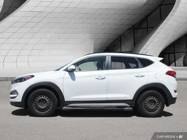 2017 Hyundai Tucson SE | Bluetooth | Heated Seats | AWD | XM dans Autos et camions dans London - Image 3