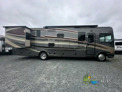 The Bounder 34T motor home by Fleetwood RV offers triple slides. This motor home is quite spacious,...