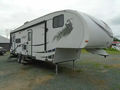 THIS FIFTH WHEEL IS IN GREAT CONDITION AND FEATURES A REAR LIVING ROOM LAYOUT! Dimensions Length 31....