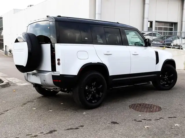 2024 Land Rover Defender 110 P300 S in Cars & Trucks in Oshawa / Durham Region - Image 6