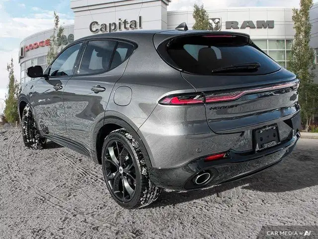 2024 Dodge Hornet R/T | Blacktop and Track Pack Bundle in Cars & Trucks in Edmonton - Image 5