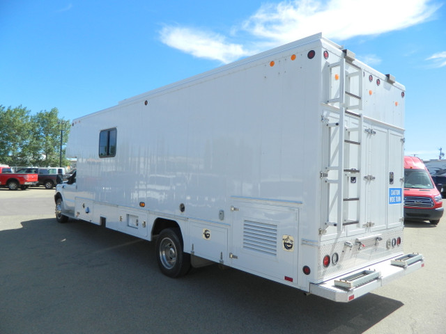 2003 Ford XLT F-550 INTERCONTINENTAL BODY/ UTILITY HAS ONLY 19 3 in Cars & Trucks in Edmonton - Image 3