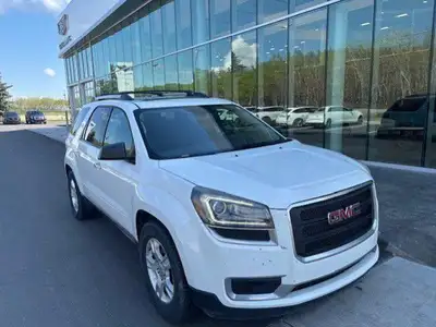 The 2016 GMC Acadia SLE is a versatile and family-friendly SUV, presented in a clean Summit White ex...
