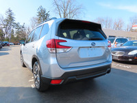 100% CANADIAN VEHICLE Visit Our Website @ EliteLuxuryMotors.ca _____________________________________... (image 7)