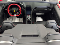 Laissez-nous vous présenter une icône moderne de l’élégance italienne : la Ferrari Roma Spider 2024,... (image 6)