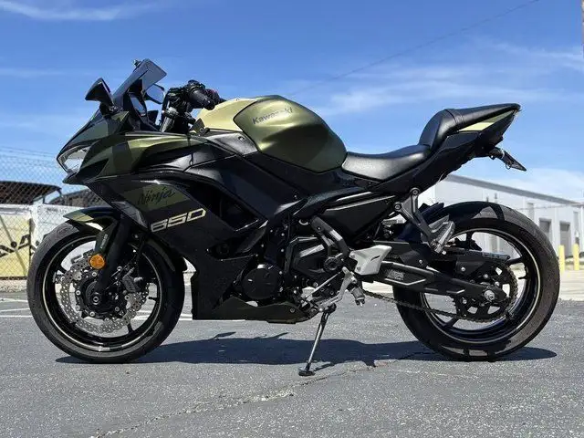 2024 KAWASAKI NINJA 650 ABS METALLIC COVERT-CUSTOM! in Street, Cruisers & Choppers in Edmonton - Image 4