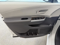 This accident-free 2024 Toyota Sienna LE, finished in classic white, offers a perfect blend of pract... (image 9)