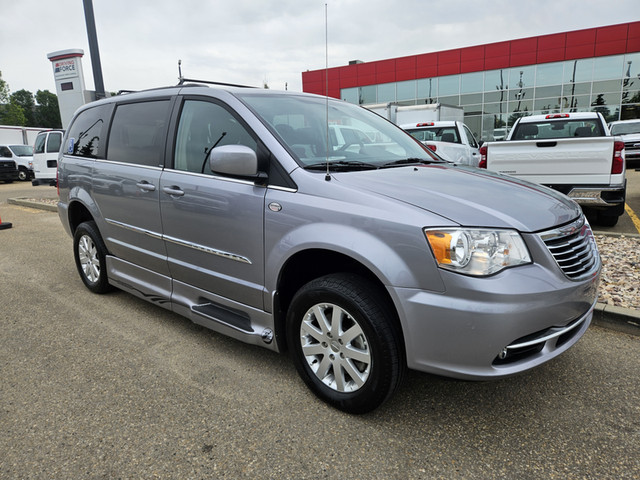 2013 Chrysler Town & Country Touring in Cars & Trucks in St. Albert - Image 3