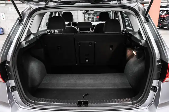 2023 Volkswagen Taos Trendline 1.5T 7sp at DSG w/ Tip 4M 4 Motio in Cars & Trucks in City of Montréal - Image 9