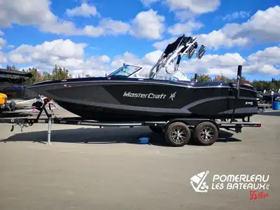 Option ajoutée: Tapis Seadeak couleur teak à l'intérieur!Le mastercraft X23 élargit vos horizons. La...