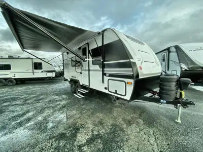 Winnebago Micro Minnie travel trailer 2108TB highlights: Two Twin Beds with King Conversion Full Rea...