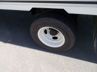 2019 Ford E450 Cube Van 6,2, V8, gas, auto, air, radio 16 ft freight box, roll up door Loading ramp,... (image 7)