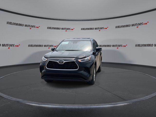 2023 Toyota Highlander LE in Cars & Trucks in Hamilton - Image 3