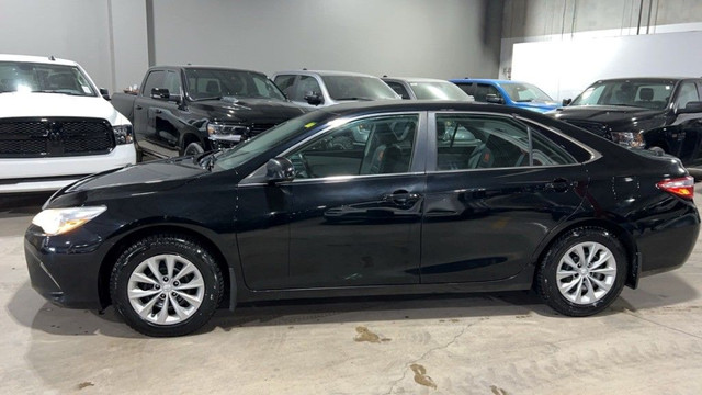 2015 Toyota Camry 4dr Sdn I4 Auto XLE in Cars & Trucks in Ottawa - Image 2