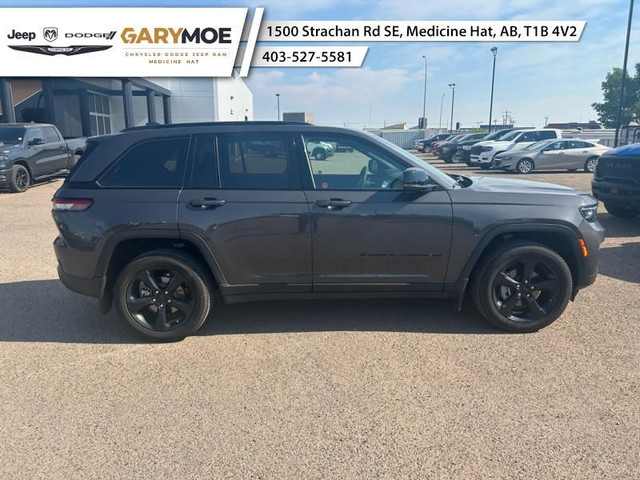 2024 Jeep Grand Cherokee Altitude - Aluminum Wheels in Cars & Trucks in Medicine Hat - Image 2