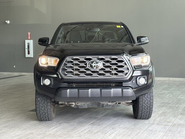 2022 Toyota Tacoma TRD Off Road | Tonneau Cover in Cars & Trucks in Edmonton - Image 3