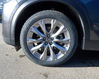 This Mazda CX-90 MHEV has a strong Intercooled Turbo Gas/Electric I-6 3.3 L/200 engine powering this... (image 9)
