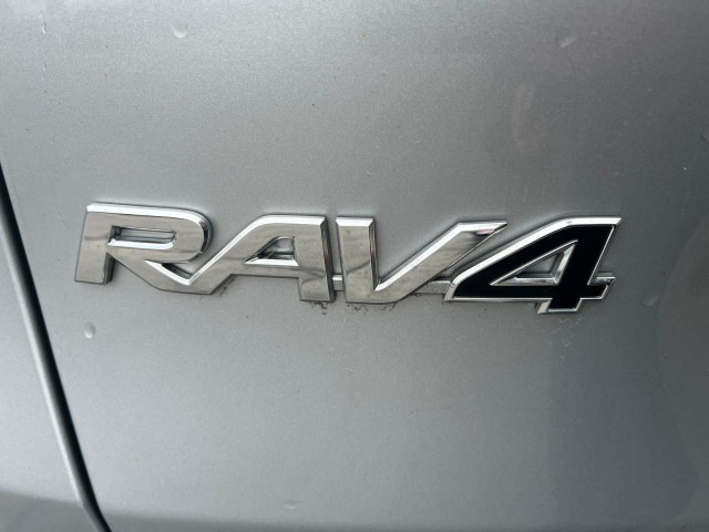  2019 Toyota RAV4 AWD|LE|APPLECARPLY|BLINDSPOTMONITOR|HTDSEATS| in Cars & Trucks in St. Catharines - Image 4