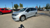 EXECUTIVE CROSSTOWN DEMO! This 2024 CHRYSLER VOYAGER LX has the following options Cloth Bucket Seats... (image 3)