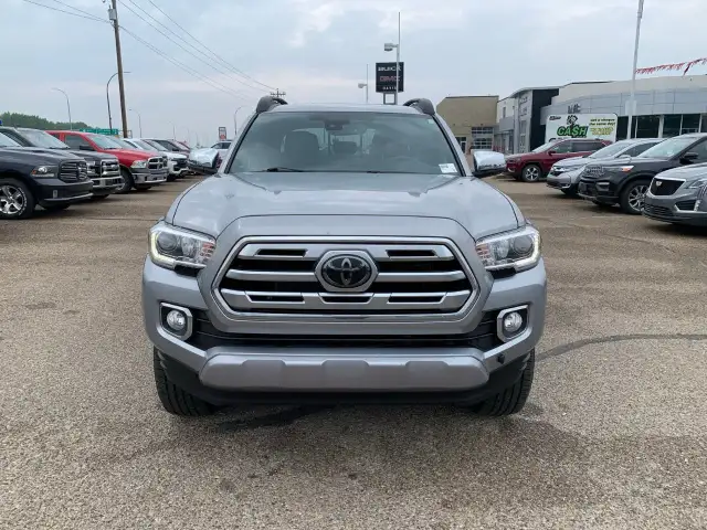 2018 Toyota Tacoma dans Autos et camions dans Medicine Hat - Image 3