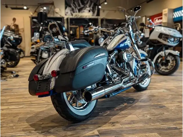 2014 Harley-Davidson CVO Softail Deluxe // Candy Cobalt and Whit in Street, Cruisers & Choppers in Winnipeg - Image 12