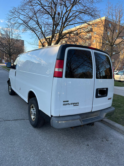 2012 GMC Savana cargo