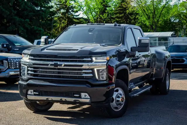 2023 Chevrolet Silverado 3500 4WD Crew CAB Dually * GM CERTIFIED dans Autos et camions dans Ville d’Edmonton - Image 3